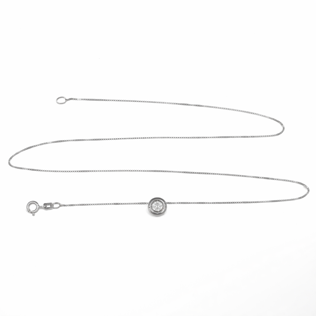 Collana con ciondolo in oro bianco 18 carati