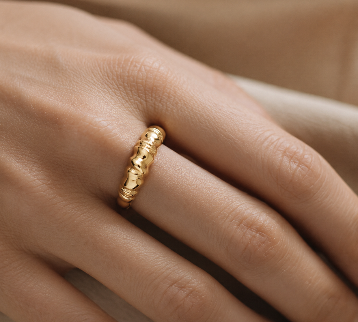 09-worn-lifestyle-ring.png