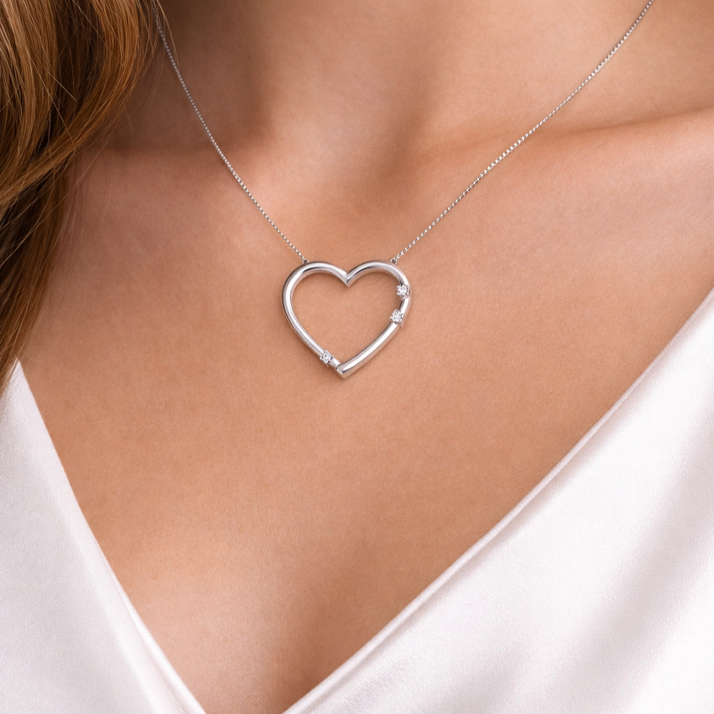 Collana con ciondolo a cuore in oro bianco 18 carati