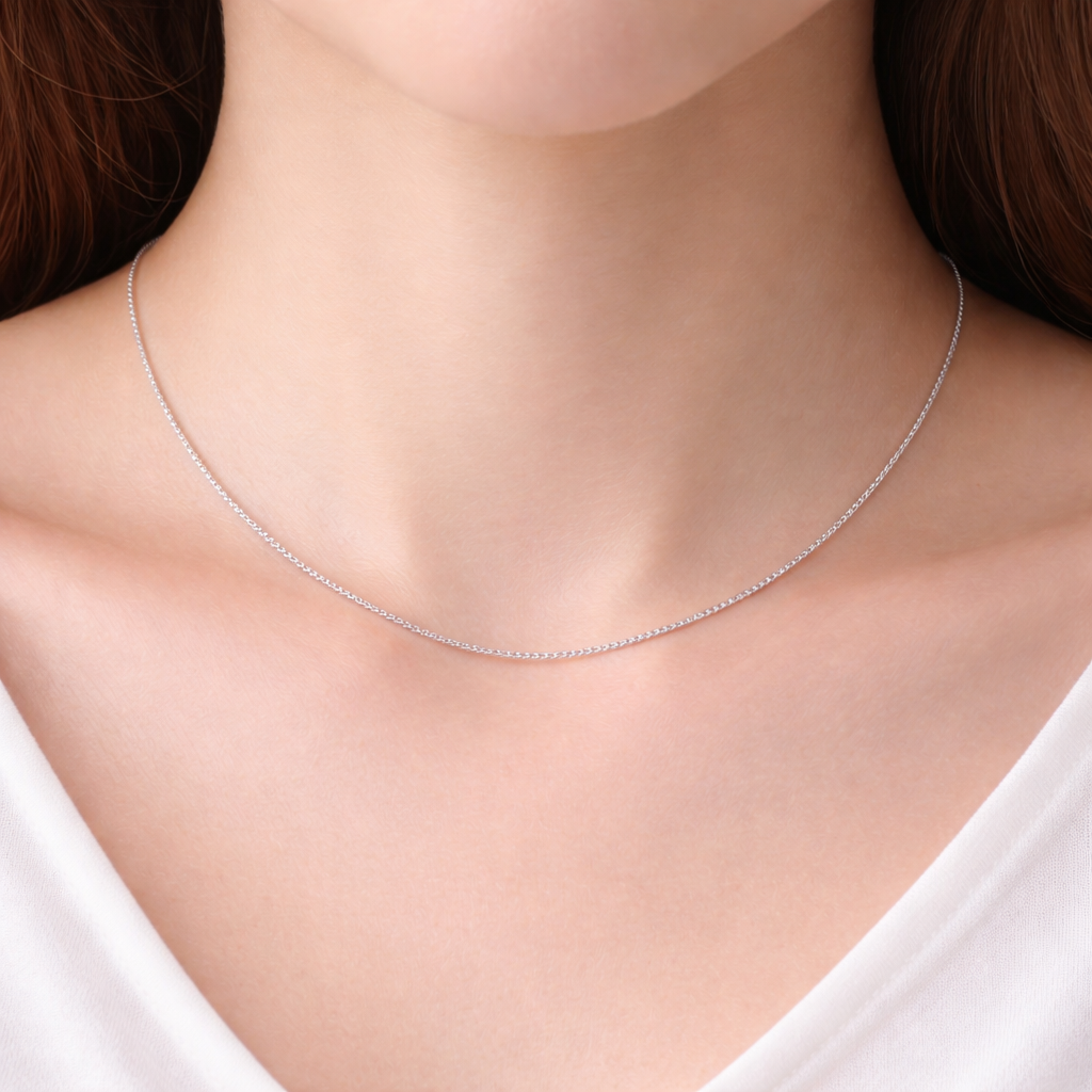 Collana in oro bianco 18 carati dal design essenziale e pulito