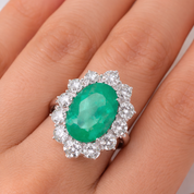 Anello - 18 carati Oro bianco - 5.60ct. tw. Smeraldo - Diamante