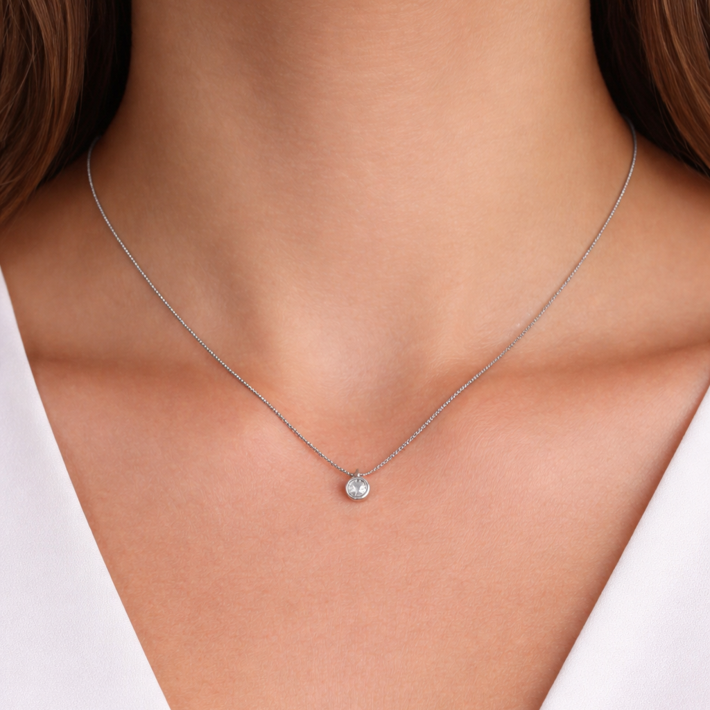Collana con ciondolo in oro bianco 18 carati