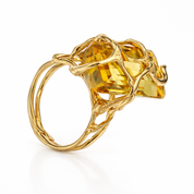 Anello in Oro Giallo 18 carati con pietra sintetica