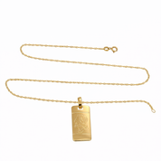 Collana unisex in oro giallo 18 carati con ciondolo rettangolare e motivo inciso figurativo
