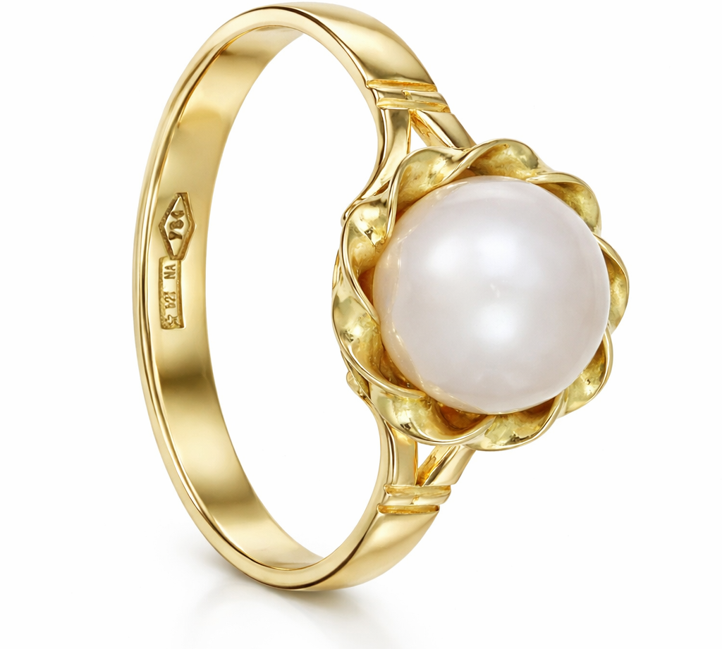 Elegantgoldringwithpearl.png