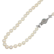 Collana di Perle Akoya con chiusura in Oro Bianco 18 carati - Smeraldo