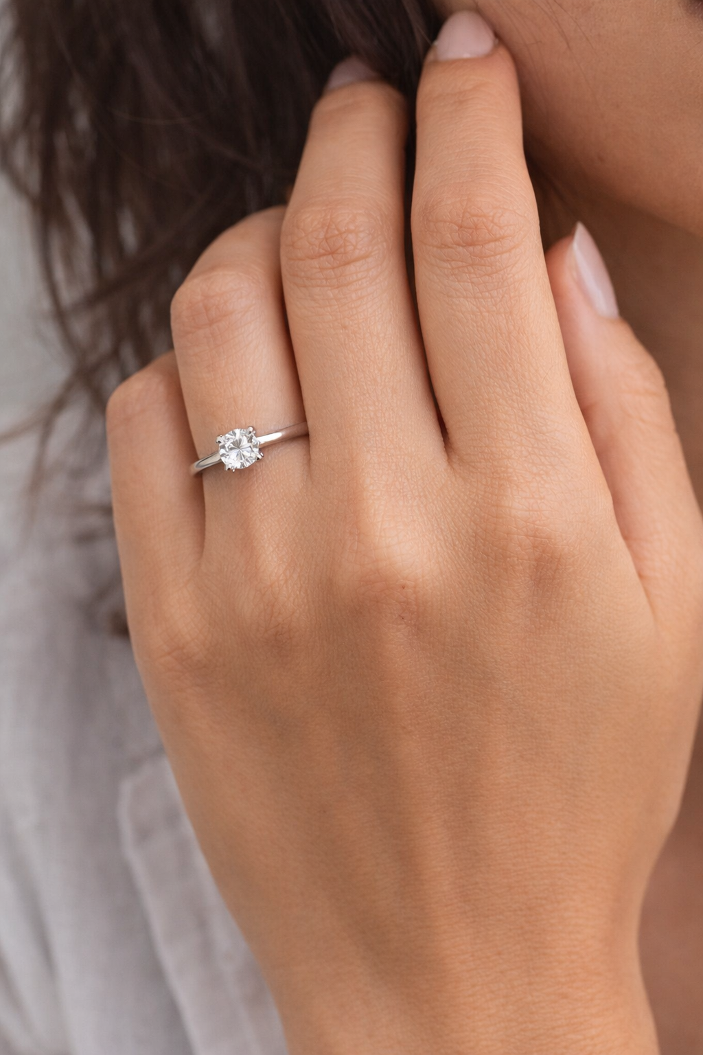 Anello solitario in oro bianco 18 carati