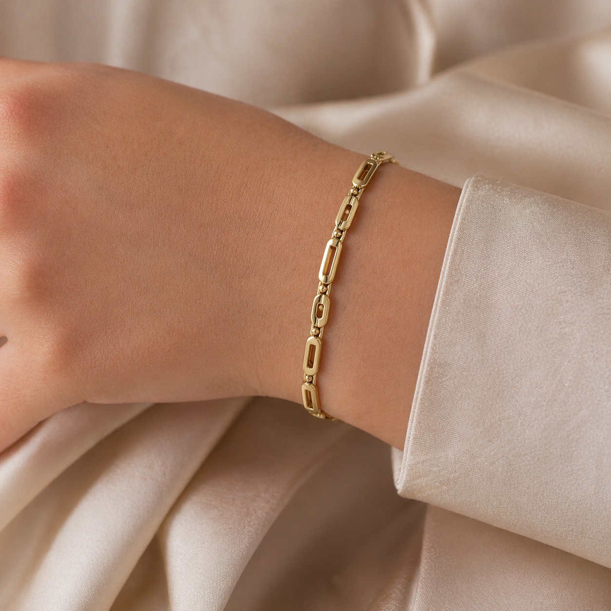 Bracciale in Oro Giallo 18 carati con n 1 Zaffiro da 0.06 Ct