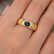 Anello da donna in oro giallo 18 carati con zaffiro