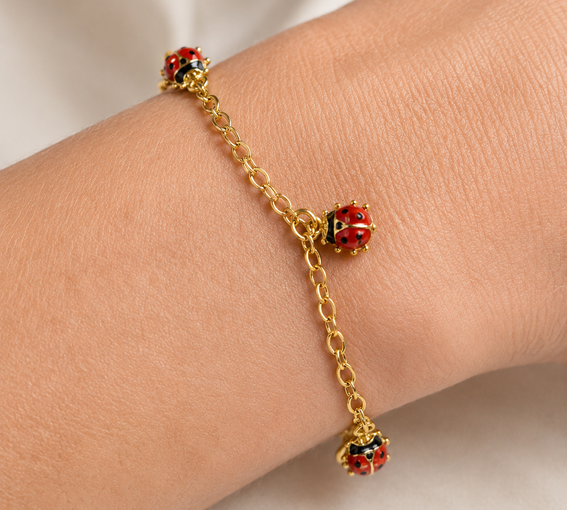 bracciale-coccinelle-indossato.png