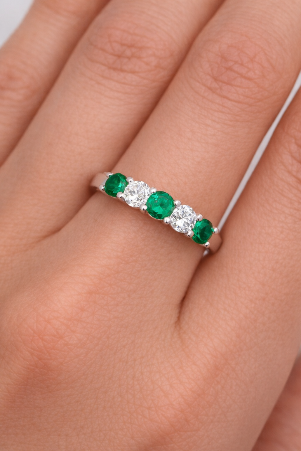 Anello - 18 carati Oro bianco - 0.50ct. tw. Smeraldo - Diamante