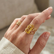Anello in Oro Giallo 18 carati con pietra sintetica