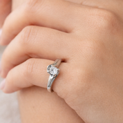 Anello in oro bianco 18 carati con diamante