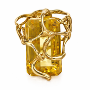 Anello in Oro Giallo 18 carati con pietra sintetica