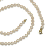 Collana di perle Akoya coltivate in oro giallo 18 carati