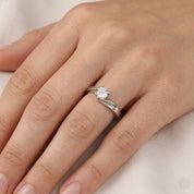 Anello in oro bianco 18 carati con n 1 Diamanti da 0,35 ct tot